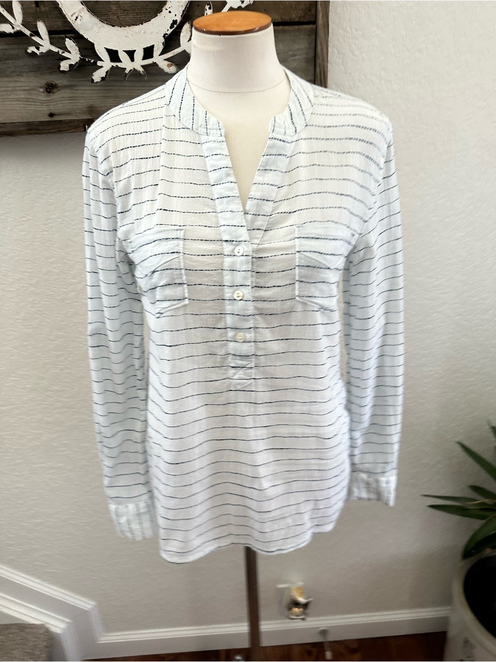 Carve designs Women’s White Striped Cotton Henley Long-Sleeve Top size XS